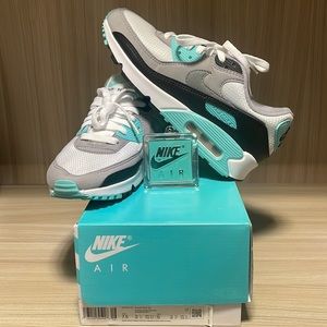 Nike Women’s Air Max 90 in Turquoise
